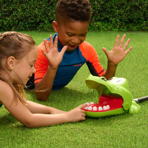 Hasbro Crocodile Dentist Splash Water Game for Kids – Backyard Sprinkler Outdoor Games for Summer Fun