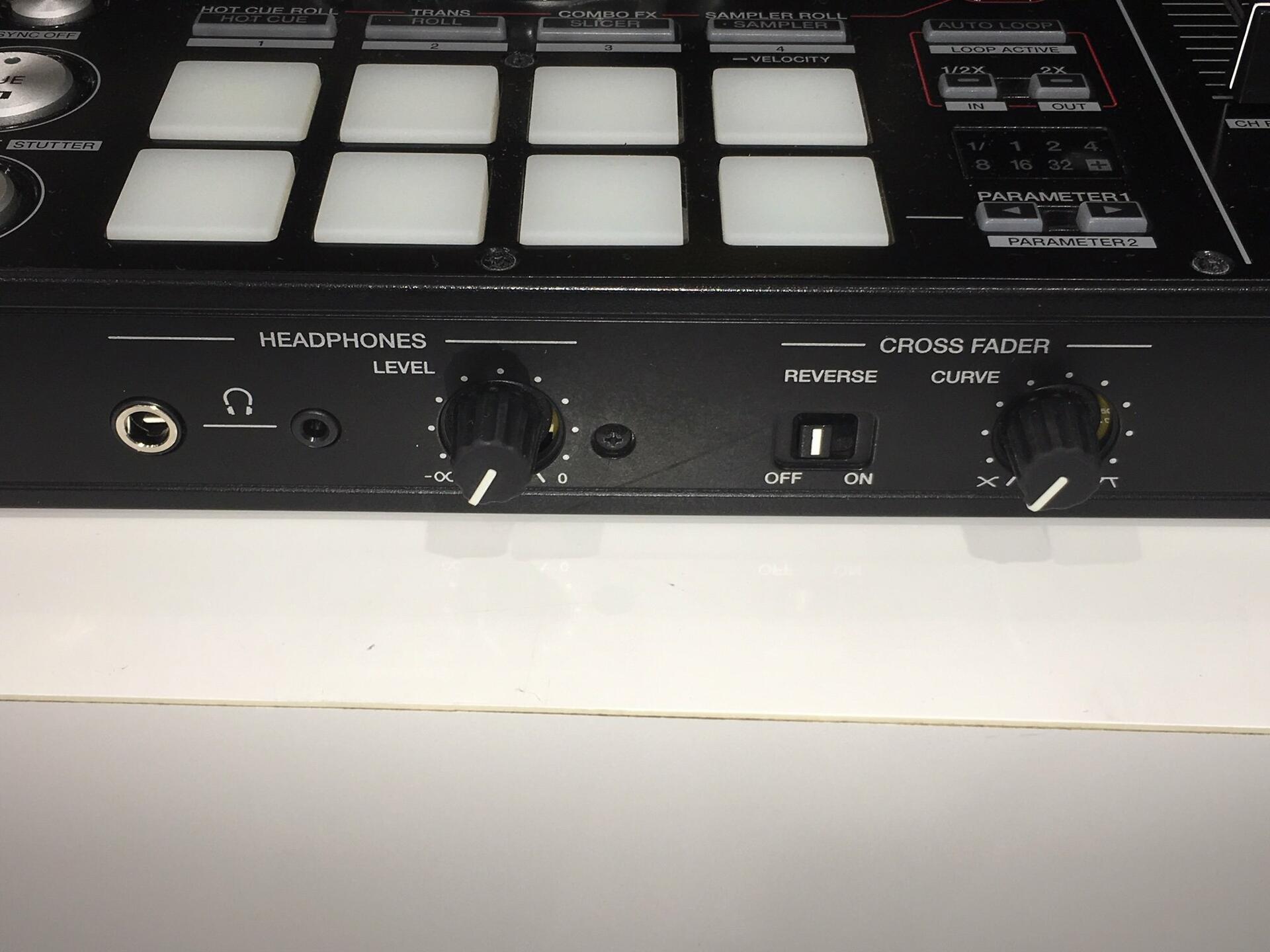 Pioneer DDJ-SR Serato DJ Controller