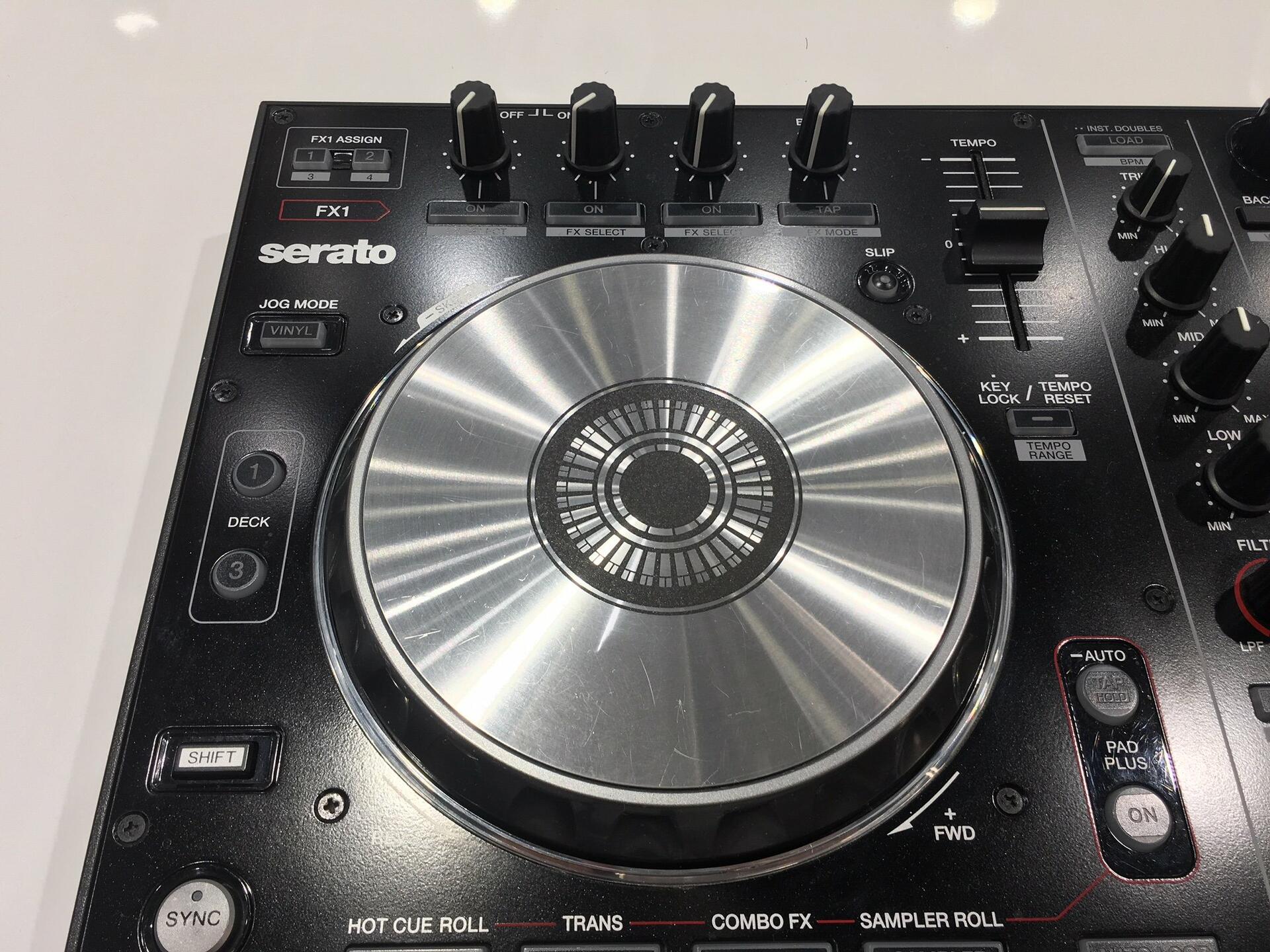Pioneer DDJ-SR Serato DJ Controller