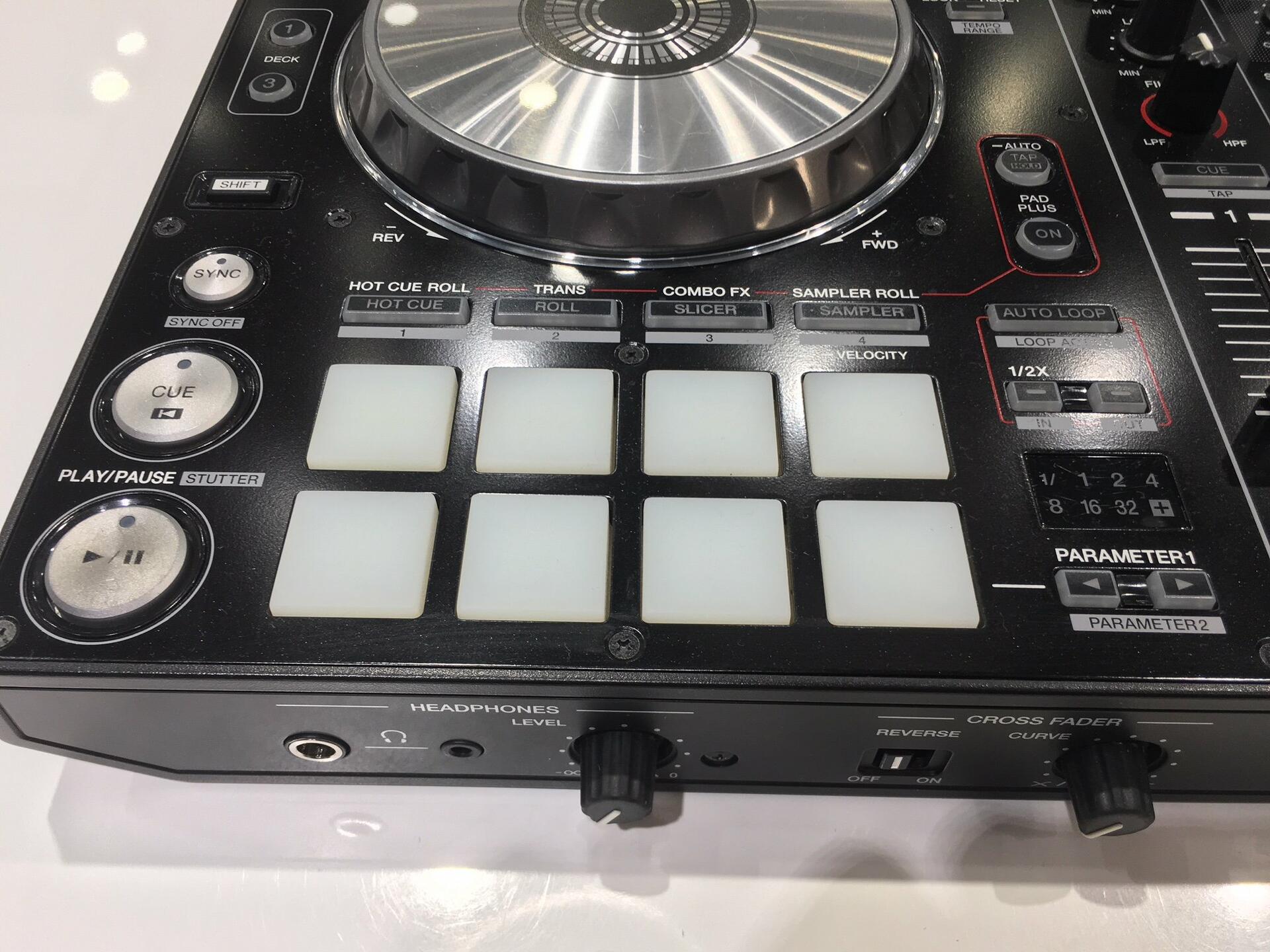 Pioneer DDJ-SR Serato DJ Controller