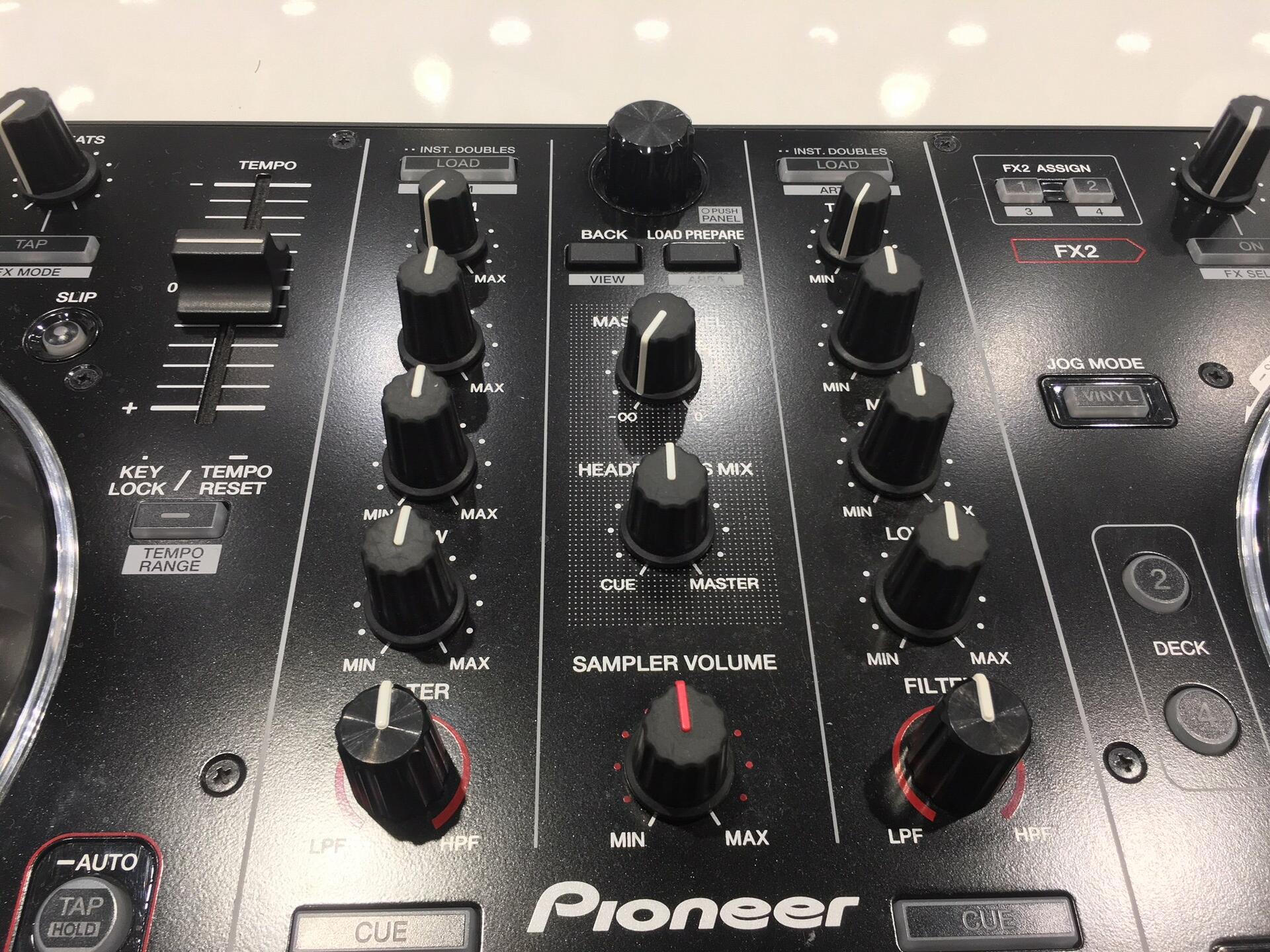 Pioneer DDJ-SR Serato DJ Controller