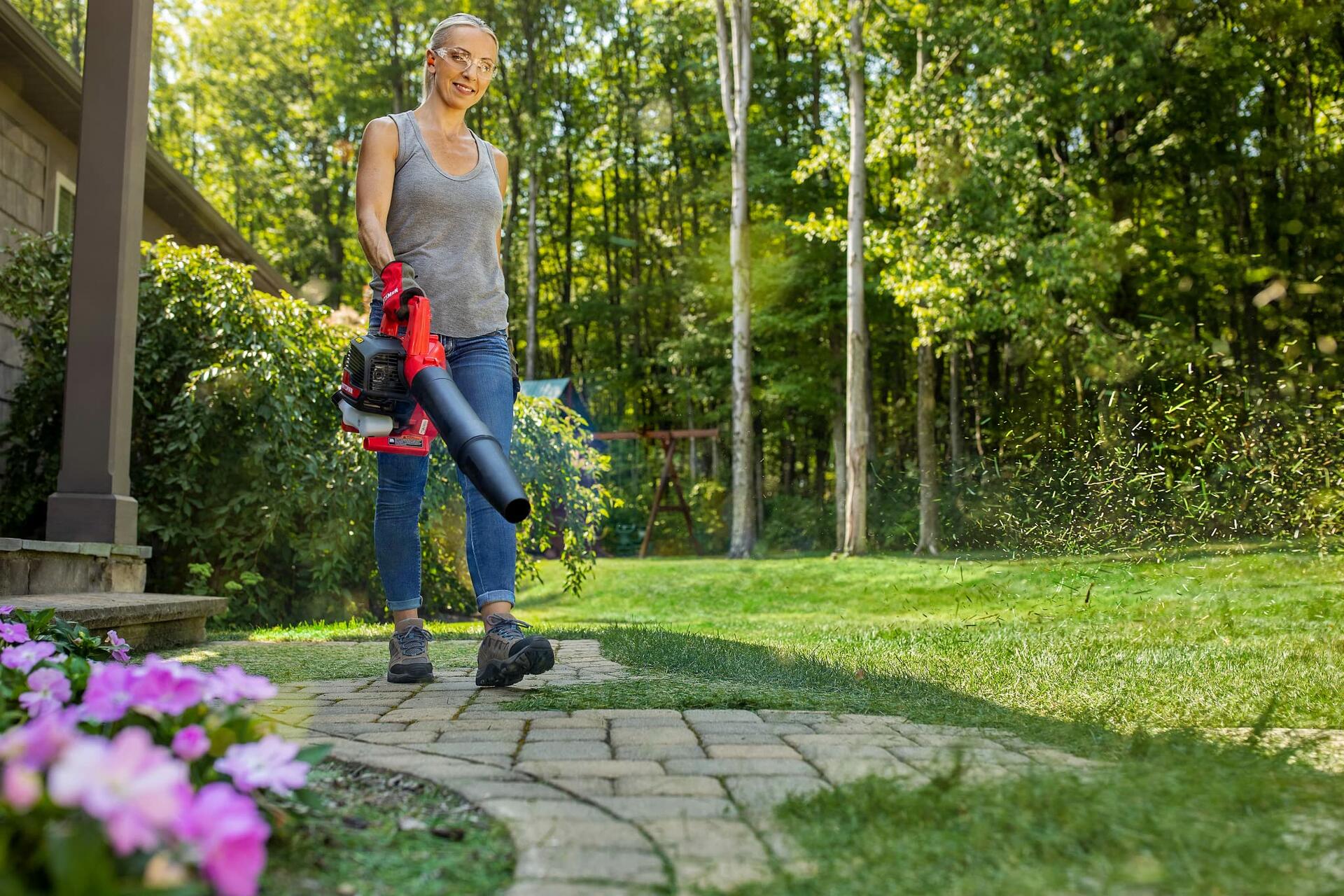 CRAFTSMAN Gas Powered Leaf Blower, Handheld Gas Blower, 200MPH, 25cc, 2-Cycle (B2000)