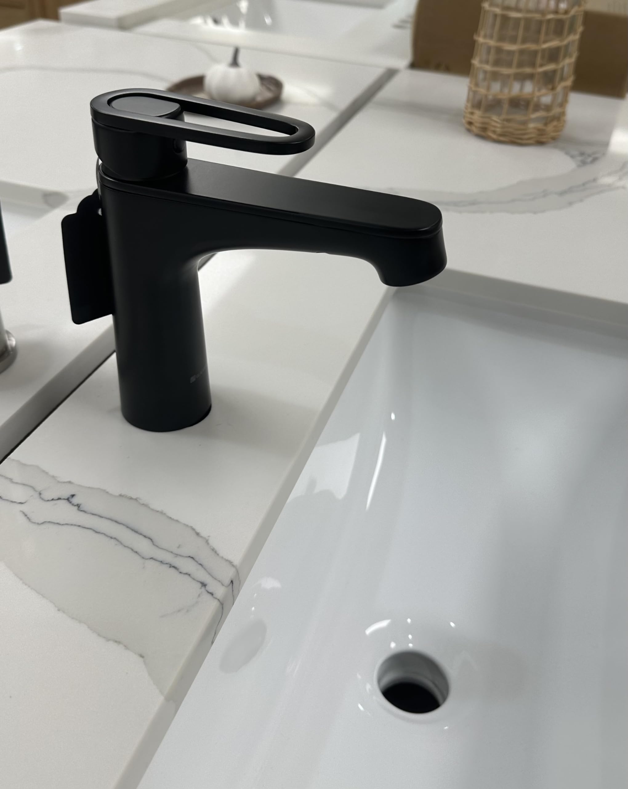 Glacier Bay Kendrick Single Hole Single-Handle Bathroom Faucet in Matte Black