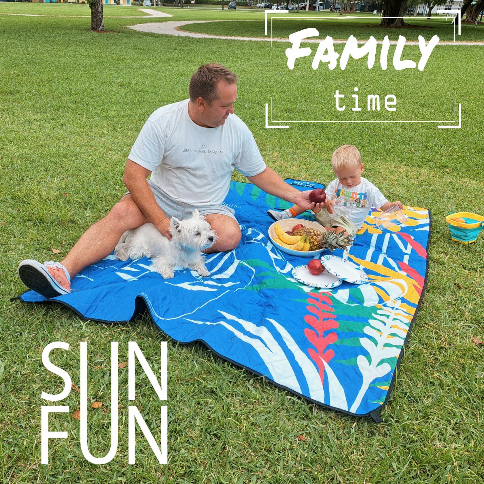 SUNFUN Beach Blanket Picnic Mat Sandproof Waterproof Foldable, Soft Touch as Cotton, Outdoor Activity, Backpack Included Anchored with 4 Plastic Stakes, Blue Tiger in Jungle