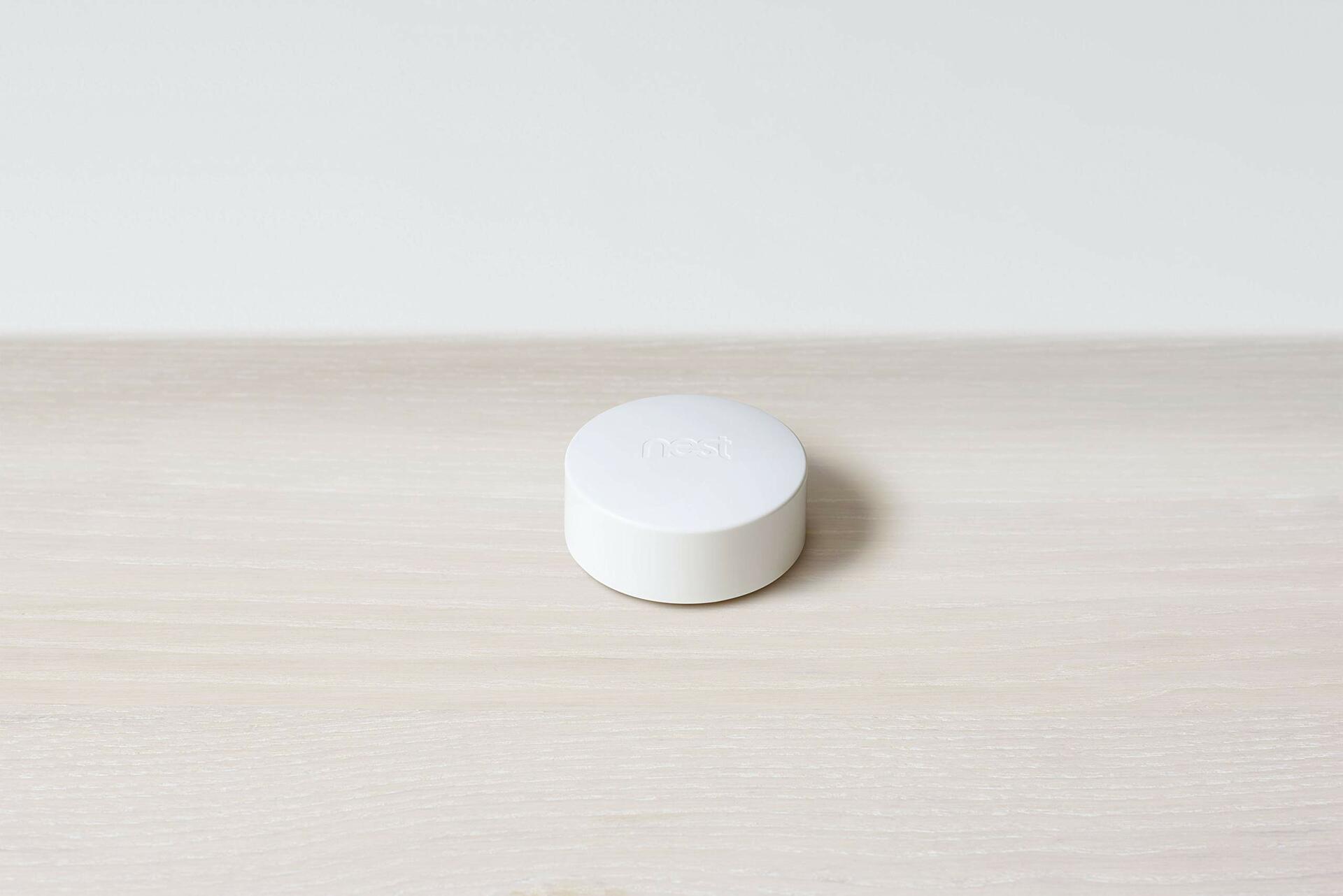 Google Nest Learning Thermostat, 3rd Gen, Stainless Steel, and Google Nest Temperature Sensor Bundle