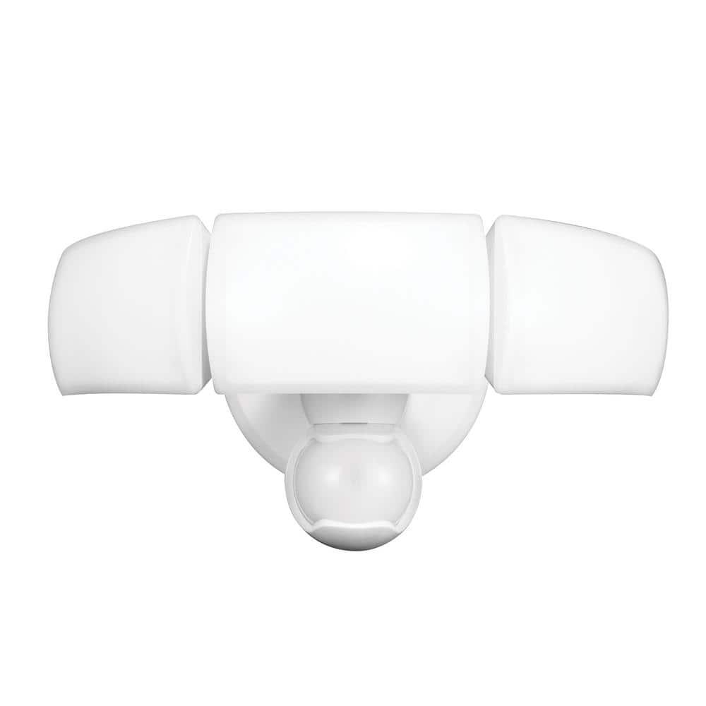 MaxDetect 240-Degree White Motion Activated Wired Outdoor 3-Head Flood Light
