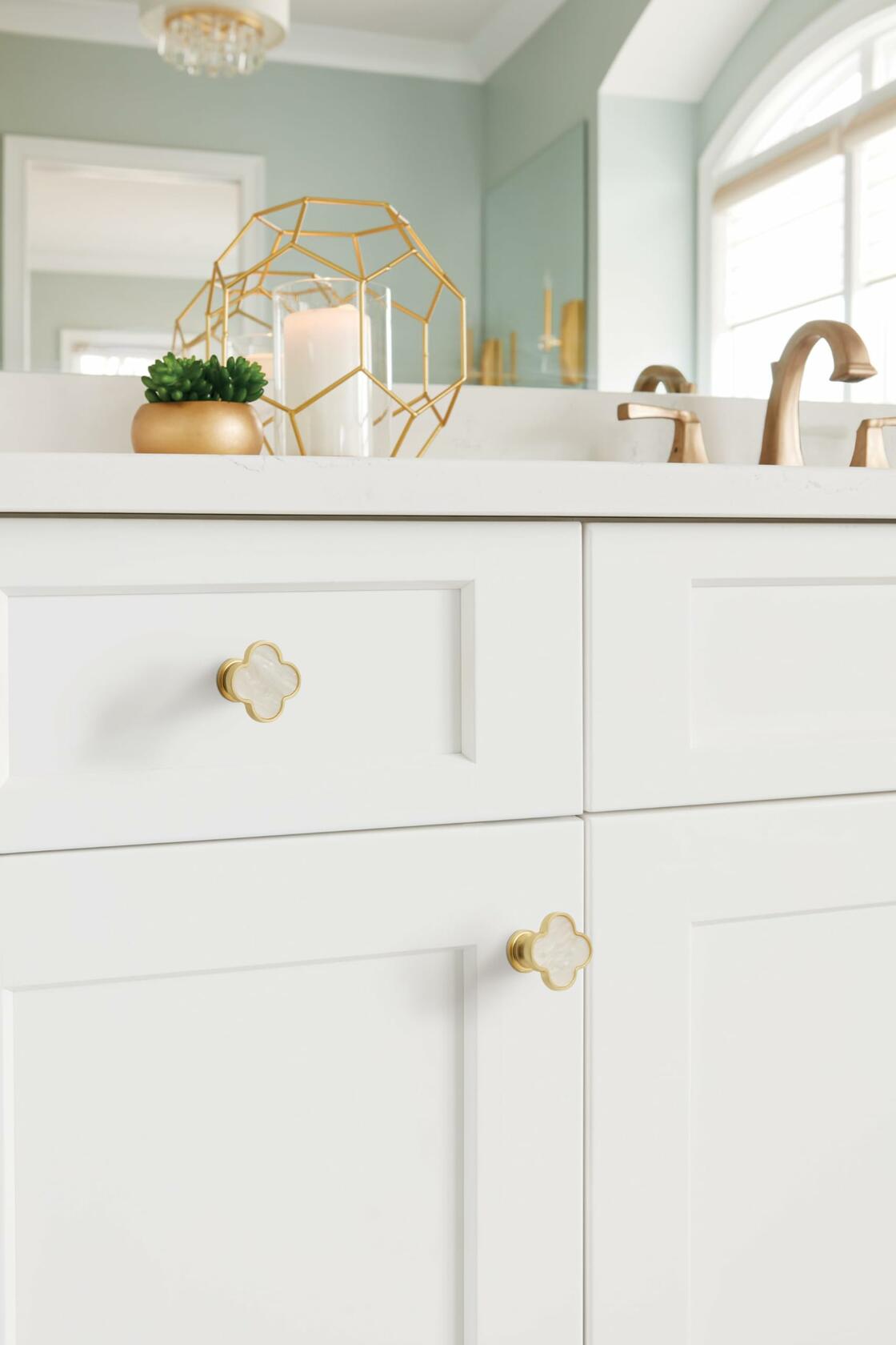 Amerock 2PK36970MOP Accents Clover Cabinet Knob | Furniture Knob | 1-1/4 inch (32mm) Length Gold/Mother of Pearl Decorative Drawer Pull